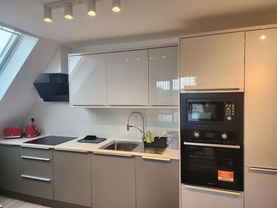 Paradigm Court, Brand New 1-Bedroom Flat Оксфорд Екстериор снимка